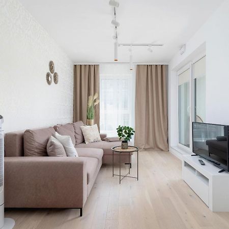 Apartment With Balcony & Parking Mogilska By Renters Prestige Krasków Εξωτερικό φωτογραφία