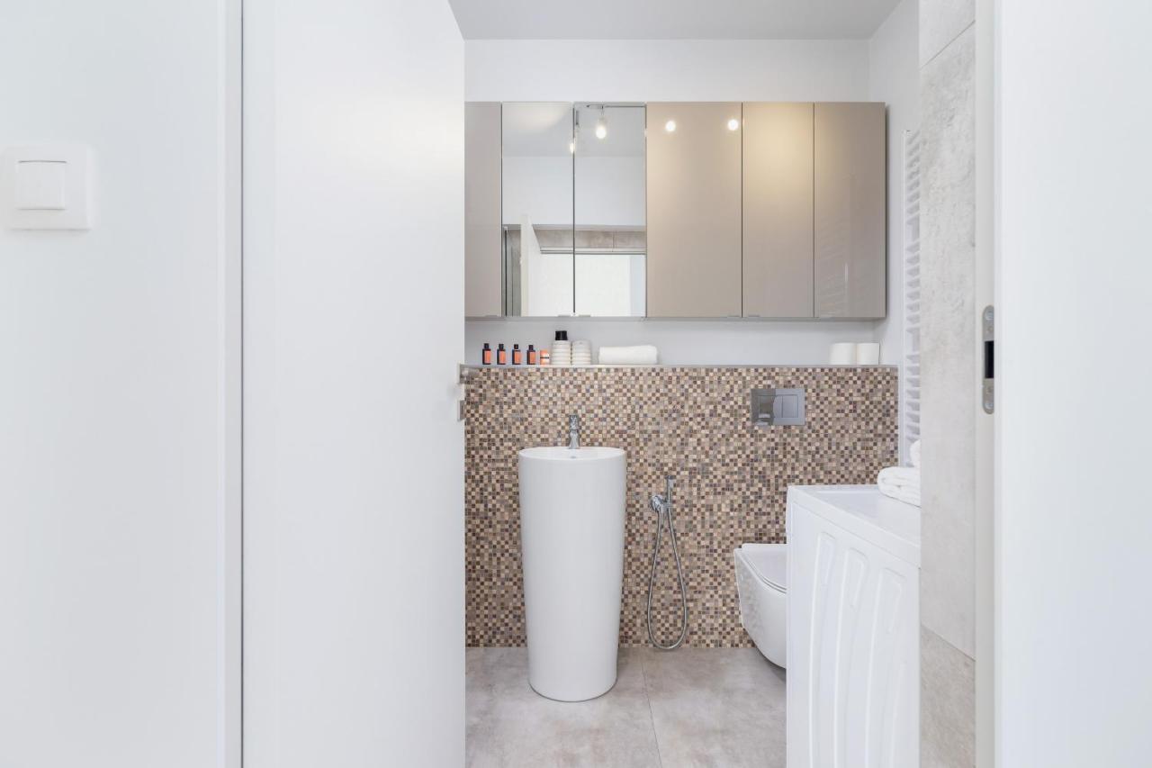 Apartment With Balcony & Parking Mogilska By Renters Prestige Krasków Εξωτερικό φωτογραφία